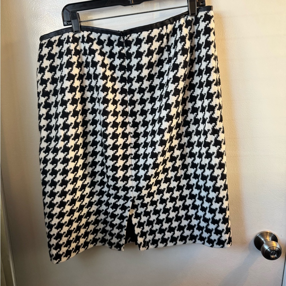 Talbots Classic Black and White Houndstooth Skirt - Picture 4 of 7